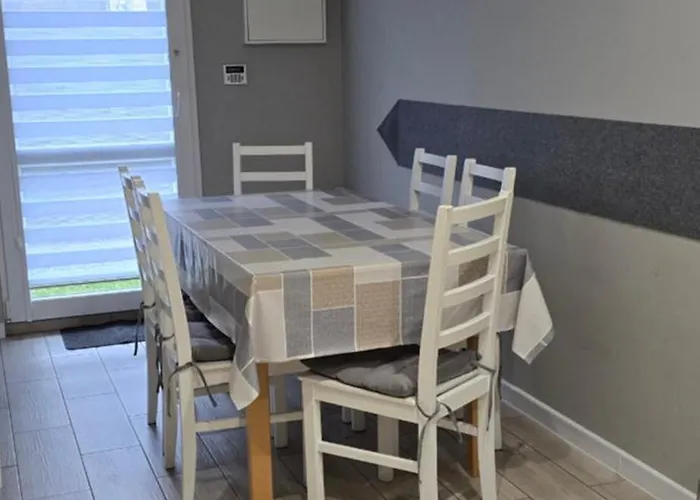 Semesterbostad Nati *